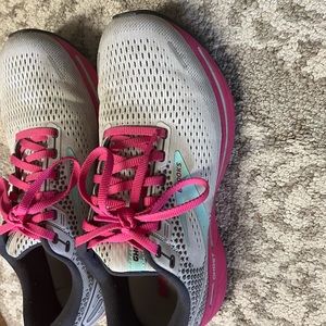 Brooks women’s shoes